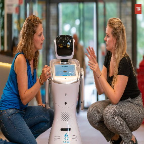 Diferentes tipos de robots utilizados en medicina y atención médica